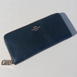 COACH Black Modern Zippered Wallet